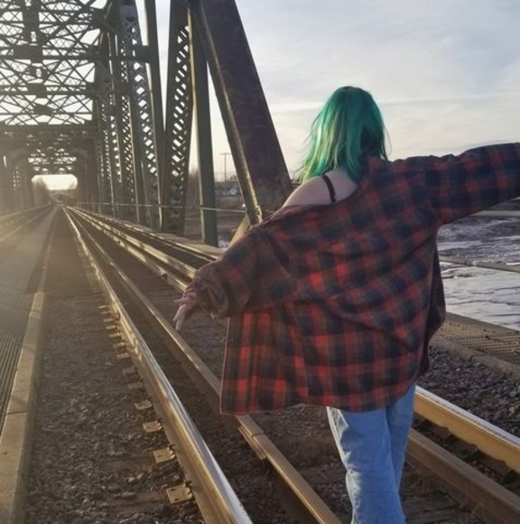 Meet your Posher, Jade - Picture 1 of 1